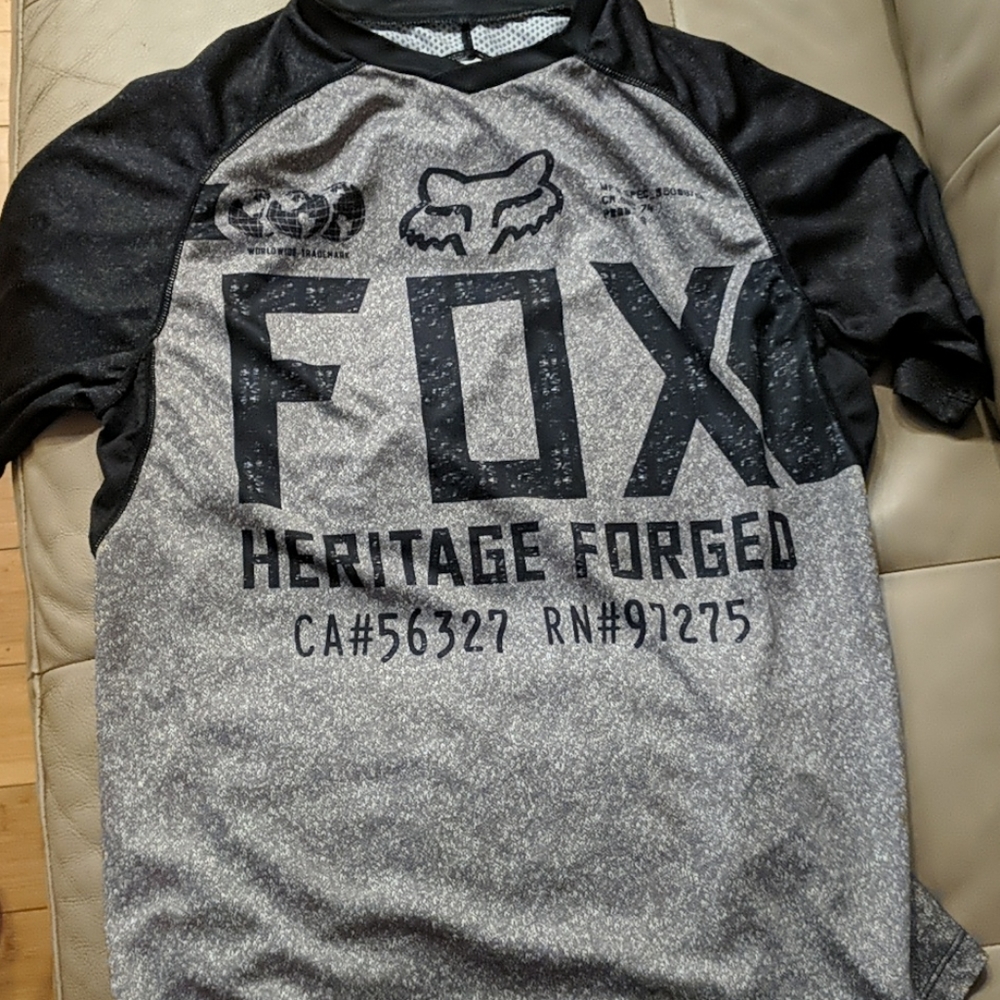 FOX men's size small MTB shirt/jersey